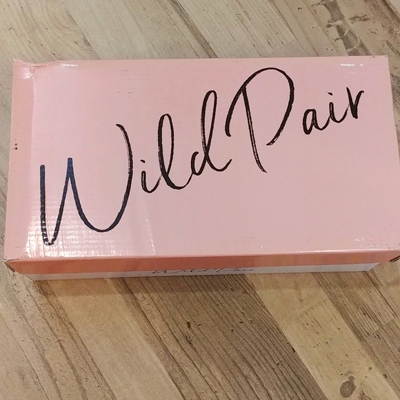 NIB Wild Pair Dusty Rose Floral Sandals - Picture 4 of 12